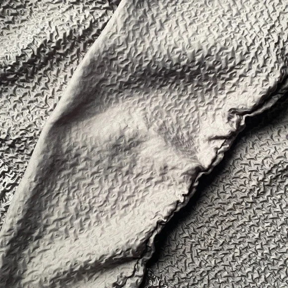 🎁Carole Little Textured Light Gray Blouse - Picture 6 of 6